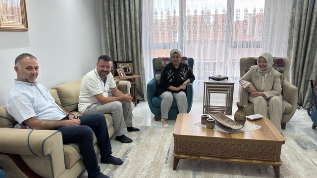 Bakan Yardımcısı Leman Yenigün'den koruyucu aileye ziyaret