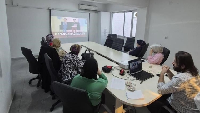 Bilecik'te ailelere teknoloji bağımlılığı eğitimi