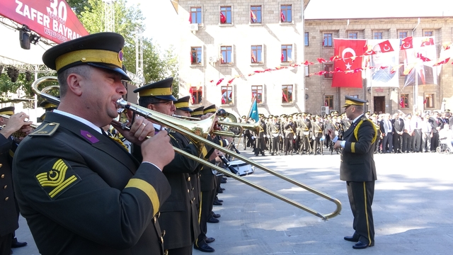 Isparta'da Zafer Bayramı coşkuyla kutlandı