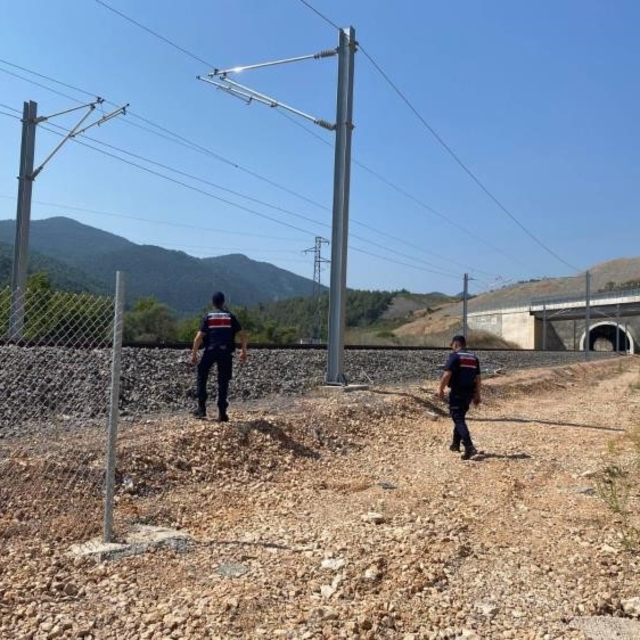 Bilecik'te YHT hattında güvenlik kontrolü