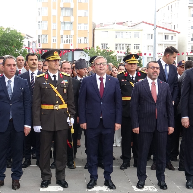 Kars'ta 30 Ağustos Zafer Bayramı'nın 104. yıl dönümü coşkuyla kutlandı