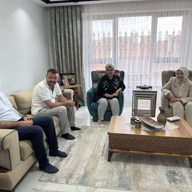 Bakan Yardımcısı Leman Yenigün'den koruyucu aileye ziyaret