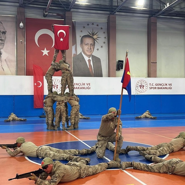 Nevşehir'de Zafer Bayramı coşkusu; eğitimli köpek Nefes'in gösterisi ilgiyl...