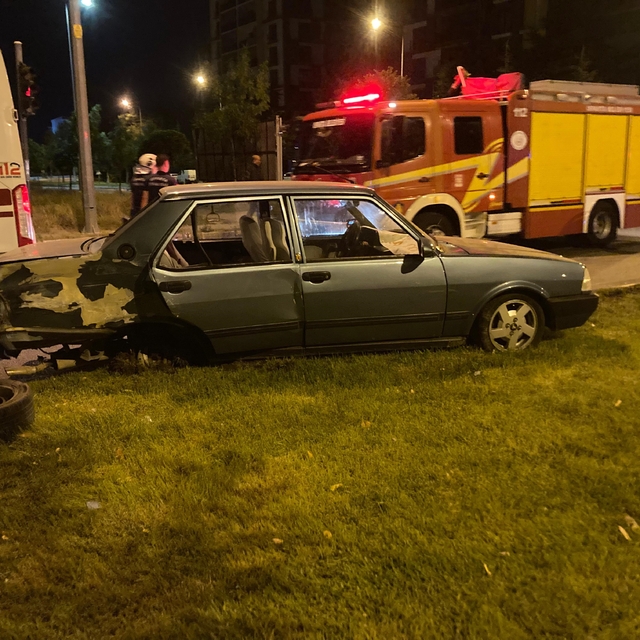 Otomobil ile minibüs çarpıştı: 4 yaralı