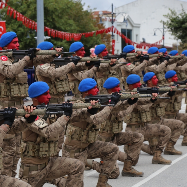 30 Ağustos Zafer Bayramı'nda jandarma komandolardan mest eden gösteri