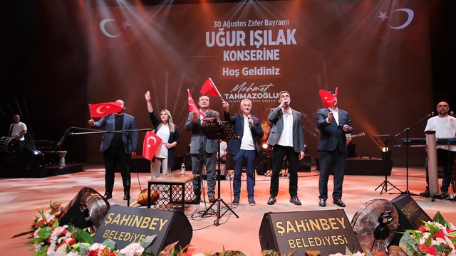 Şahinbey'de zaferin coşkusu şarkılarla taçlandı