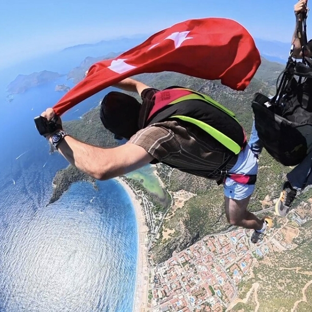 Fethiye'de 30 Ağustos'a özel yamaç paraşütü atlayışı