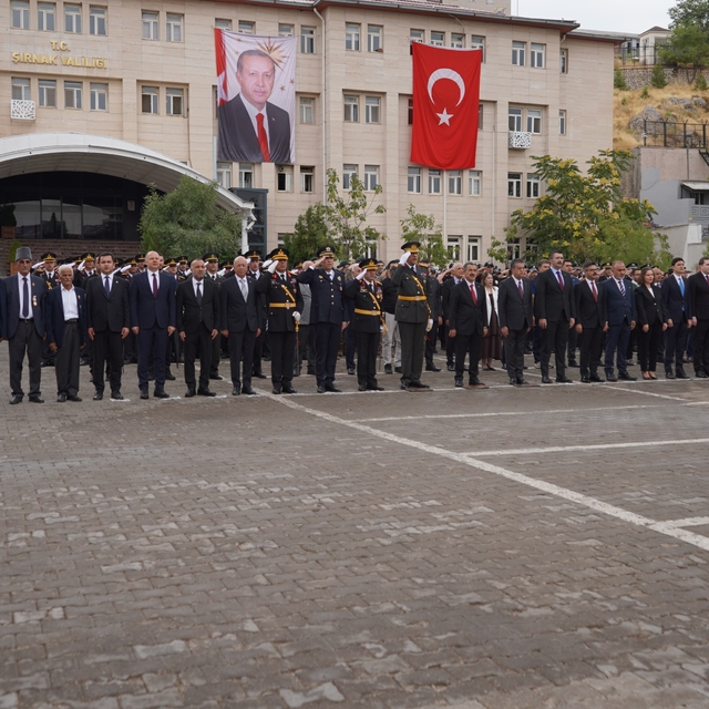 Şırnak'ta 30 Ağustos coşkusu yağmura meydan okudu