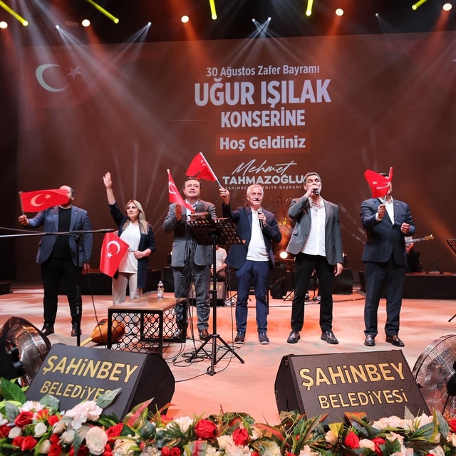 Şahinbey'de zaferin coşkusu şarkılarla taçlandı