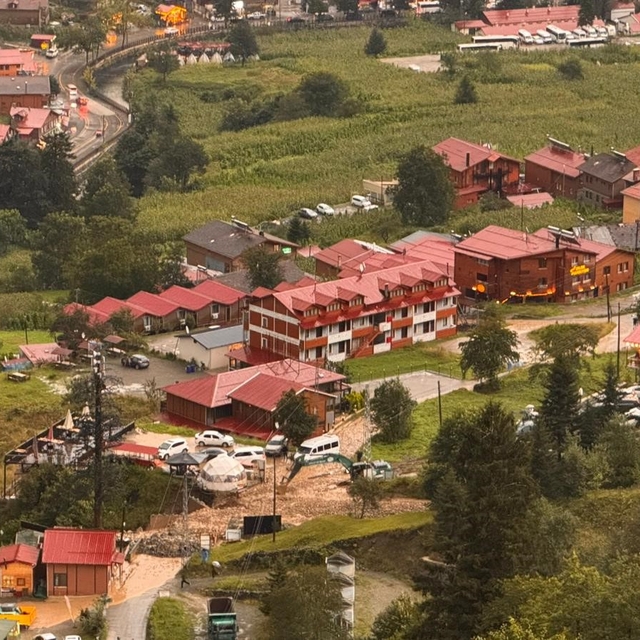 Uzungöl'de ikinci taşkın
Uzungöl'e ulaşım noktalarından biri olan Klazomat...
