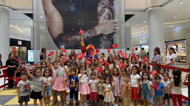 Mardian Mall'da 30 Ağustos Zafer Bayramı coşkusu çocuklarla birlikte yaşandı