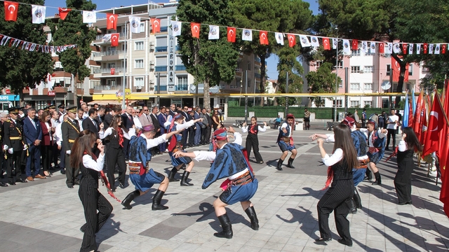 Manisa ilçelerinde Zafer Bayramı kutlandı