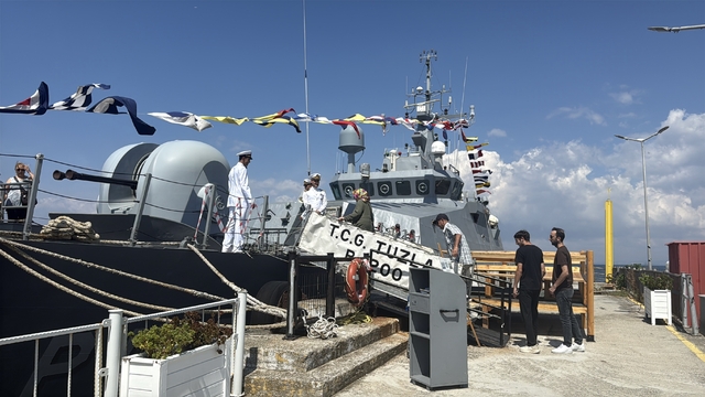 TCG Tuzla, Yalova'da vatandaşların ziyaretine açıldı