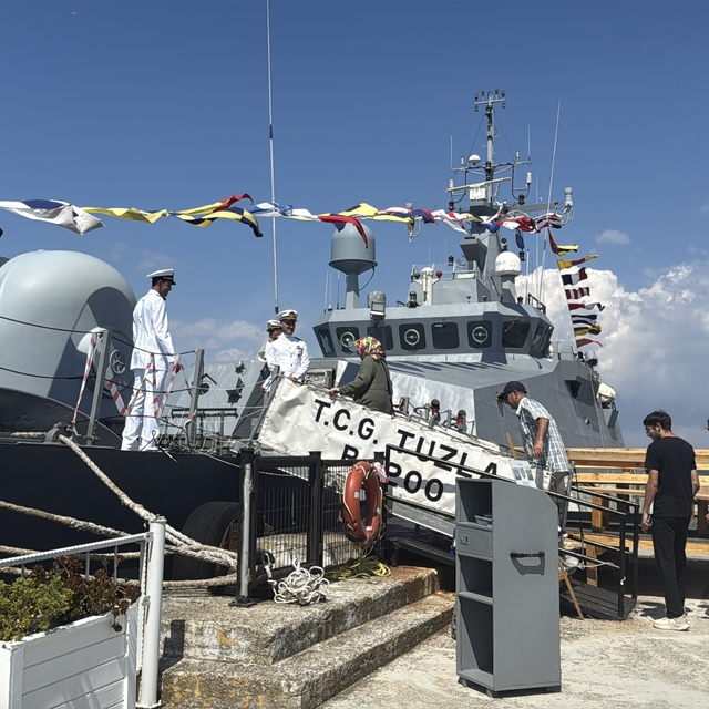 TCG Tuzla, Yalova'da vatandaşların ziyaretine açıldı