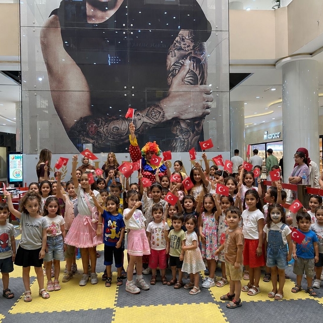 Mardian Mall'da 30 Ağustos Zafer Bayramı coşkusu çocuklarla birlikte yaşand...