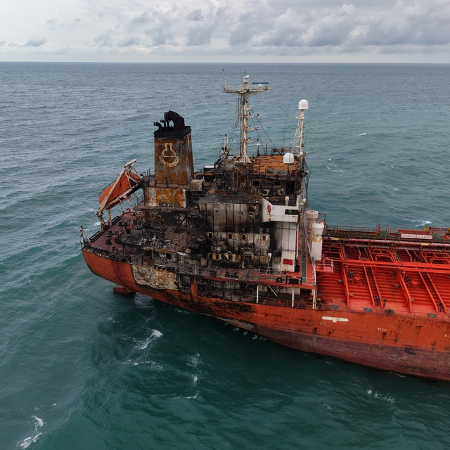 Karadeniz'de dron saldırısına uğrayan tanker, Samsun'da karaya oturdu
