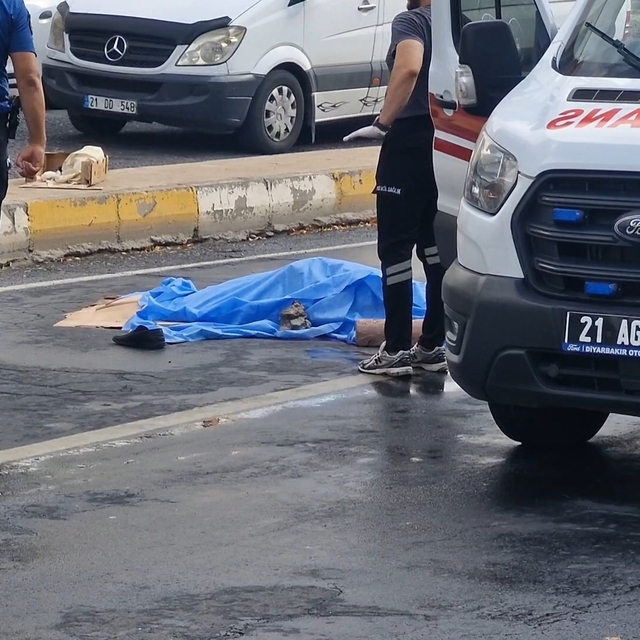 Diyarbakır'da otomobilin çarptığı yaya öldü