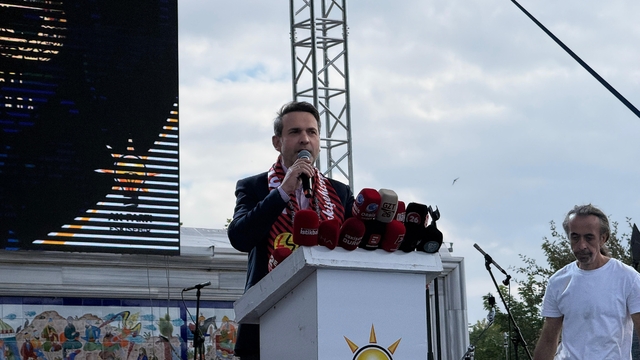 Bakan Bayraktar: "Önümüzdeki birkaç ay içerisinde Akkuyu'dan ilk elektriği üreteceğiz"
"Gabar'da bugün 83 bin varilin üzerinde günlük petrol üretiyoruz"
AK Parti Eskişehir İl Başkanı Gürhan Albayrak:
"Dede Korkut Parkı Eskişehir'indir"