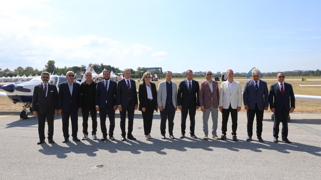 Bursa'da 30 Ağustos coşkusu gökyüzüne taşındı