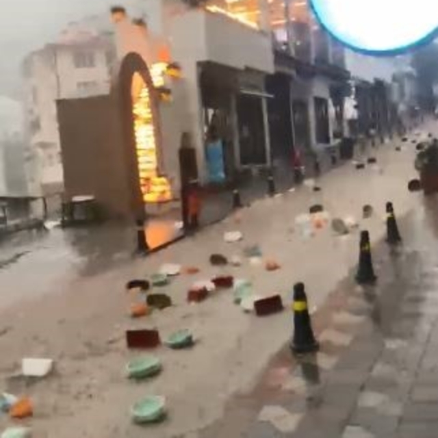 Artvin'de sağanak heyelan ve sele neden oldu