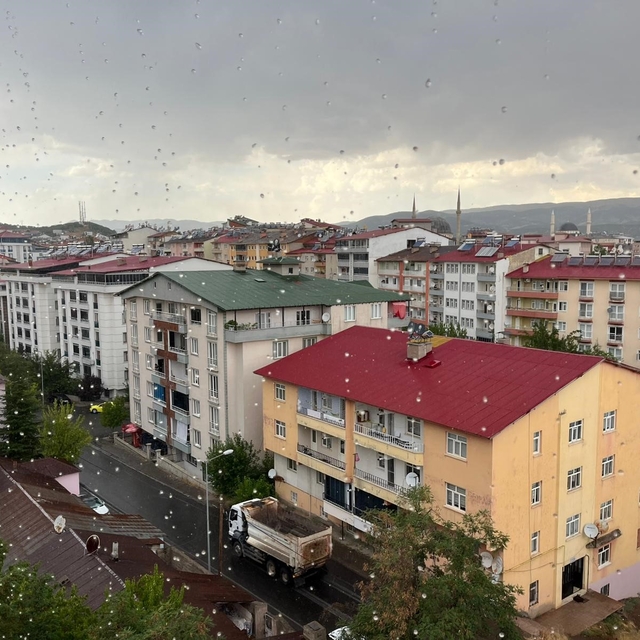 Bingöl'de sağanak yağış etkili oldu