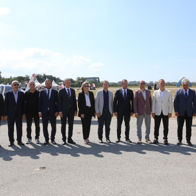 Bursa'da 30 Ağustos coşkusu gökyüzüne taşındı