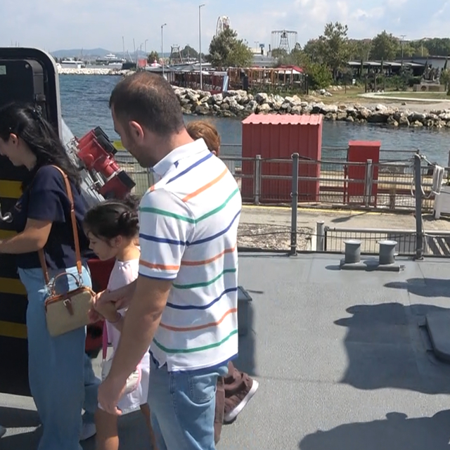 "TCG Tuzla" Yalova'da vatandaşların ziyaretine açıldı