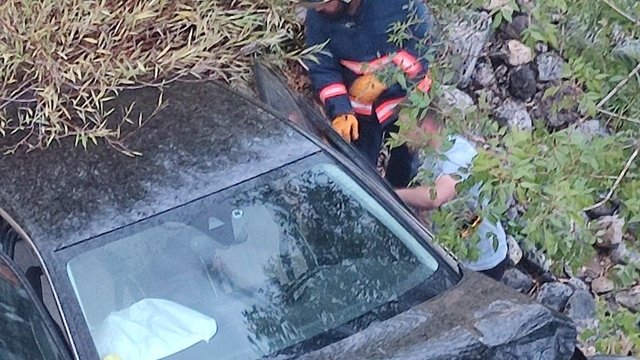 Elazığ'da otomobil şarampole yuvarlandı: 1 yaralı