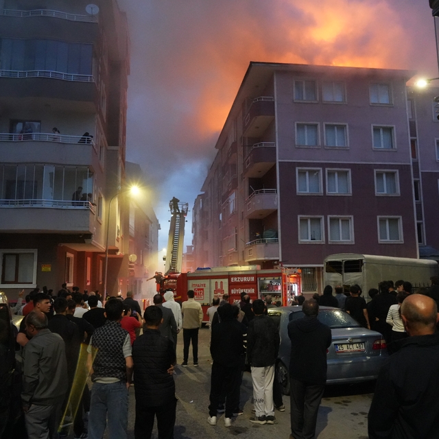 Erzurum'da korkutan çatı yangını