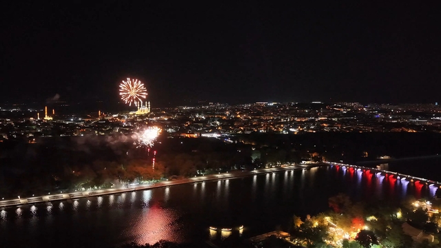 Edirne'de 30 Ağustos Zafer Bayramı resepsiyonu: Meriç Nehri'nde havai fişek gösterisi