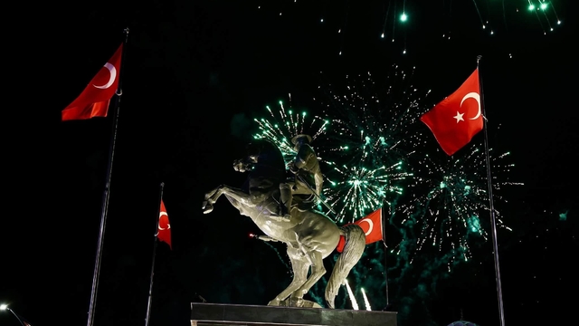 Niğde'de 30 Ağustos'un 104. yılında fener alayı