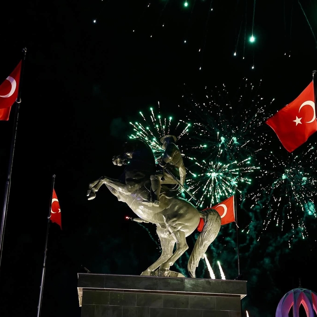 Niğde'de 30 Ağustos'un 104. yılında fener alayı