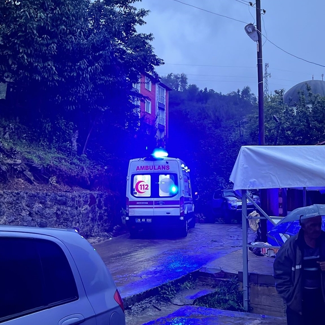 Giresun'da sağanak yağış etkili oldu
Heyelan tehlikesi nedeniyle, engelli v...