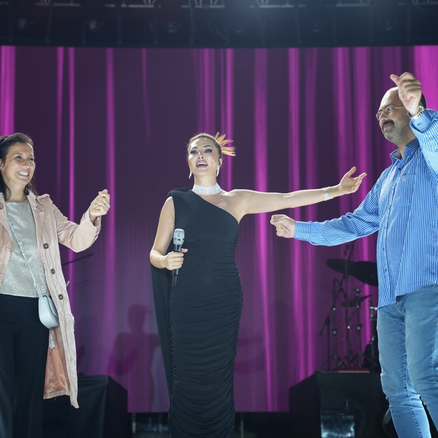 Zafer Bayramı ve festival coşkusu bir arada yaşatıldı: Ebru Yaşar kulakları...