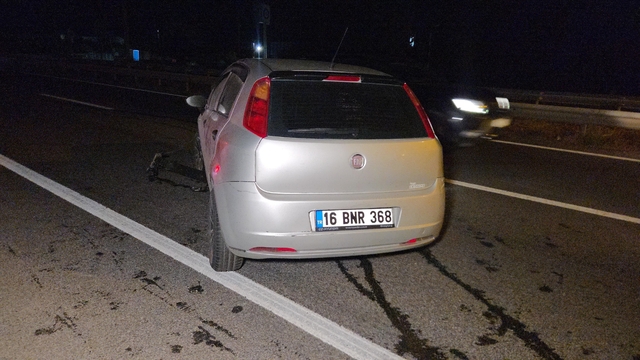 Bariyere çarpan otomobilin sürücüsü yaralandı