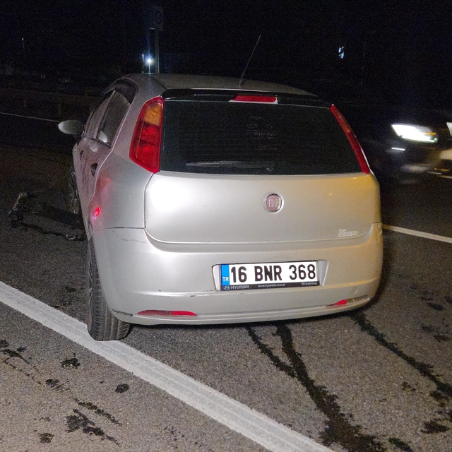 Bariyere çarpan otomobilin sürücüsü yaralandı