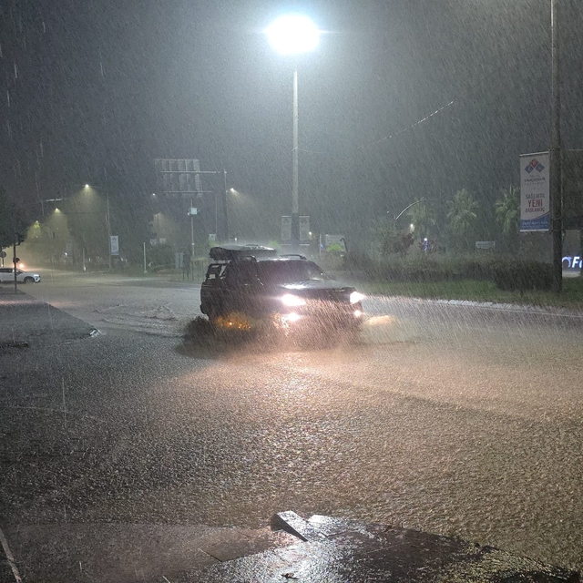 Ordu'da sağanak yağış; ulaşımı aksattı