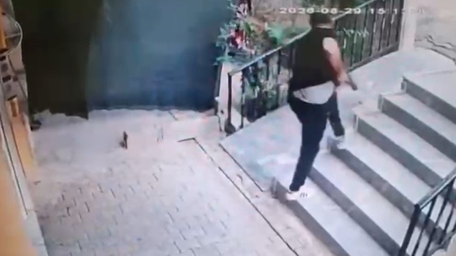 Şanlıurfa'da çocuk kavgasına belindeki silahıyla karışan şahıs tutuklandı