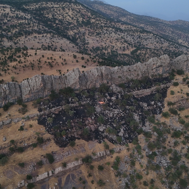 Ormanlık alanda çıkan yangını köylüler söndürdü