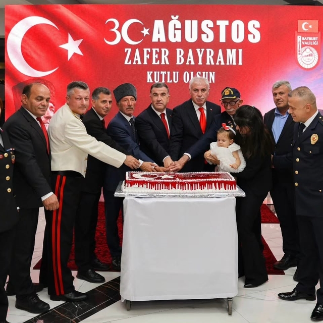 Bayburt'ta 30 Ağustos Zafer Bayramı resepsiyonu düzenlendi