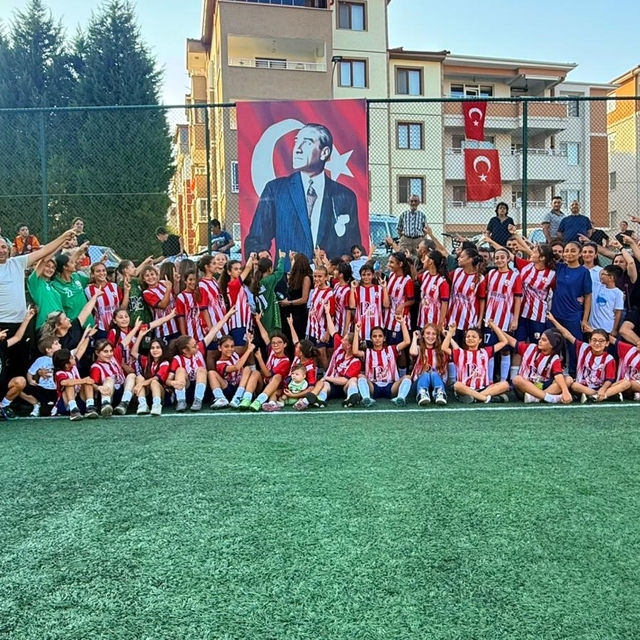 Bilecik Koleji ilk maçında farklı kazandı