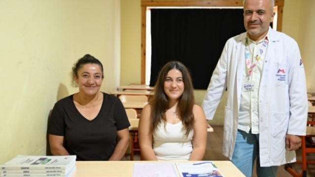 Mersin'de görme engelli Nisa'nın üniversite hayali gerçek oldu