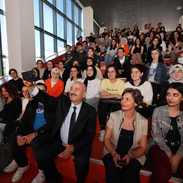 Gebze'de üniversiteyi ilk kez kazananlara 12 bin TL destek