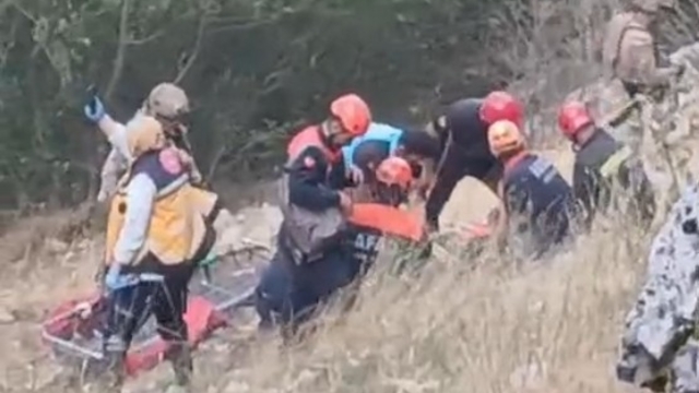 Mağarada yaralanan kadın, askeri helikopterle kurtarıldı
