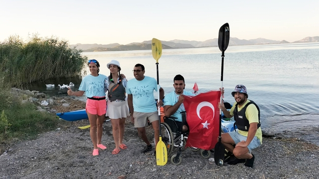 Köyceğiz Gölü'nde 30 Ağustos ve Dünya Barış Günü'nde 'İki Devlet Bir Can' mesajı