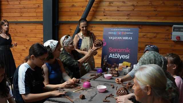 Çanakkale'de festivalin ikinci günü atölye ve çocuk etkinlikleriyle renklendi