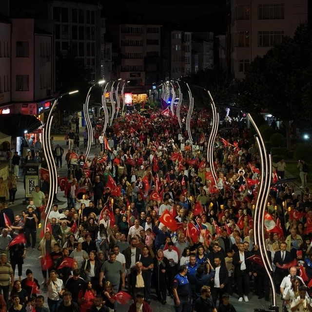 Bolu'da 30 Ağustos Zafer Bayramı fener alayıyla kutlandı