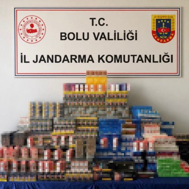Bolu'da kaçakçılara ağır darbe: 1 milyon 150 bin liralık kaçak ürün ele geç...