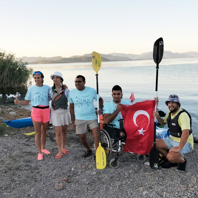 Köyceğiz Gölü'nde 30 Ağustos ve Dünya Barış Günü'nde 'İki Devlet Bir Can' m...