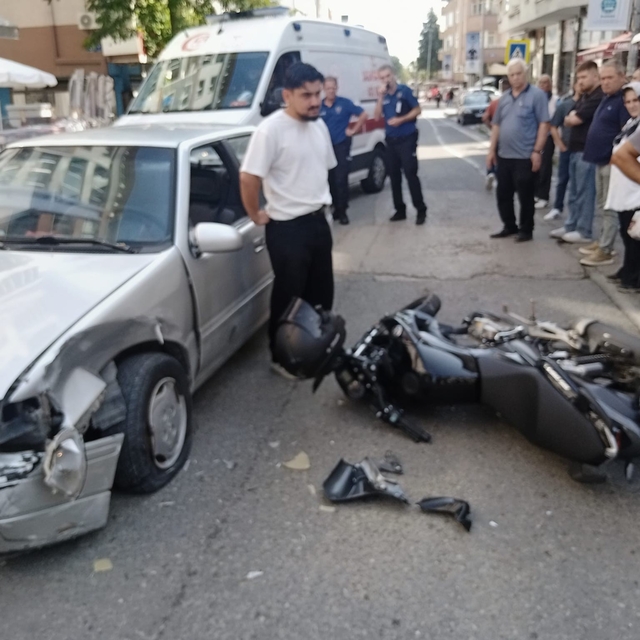 Kask, 17 yaşındaki motosikletliyi ölümden kurtardı